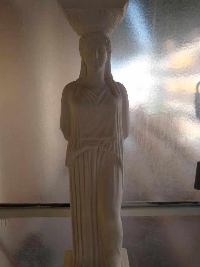 Acropolis Within 10 Minutes Walk! Classical Apartment And A Hostess At Your Side! Athens Exterior photo