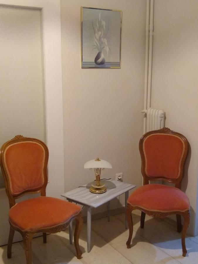 Acropolis Within 10 Minutes Walk! Classical Apartment And A Hostess At Your Side! Athens Exterior photo
