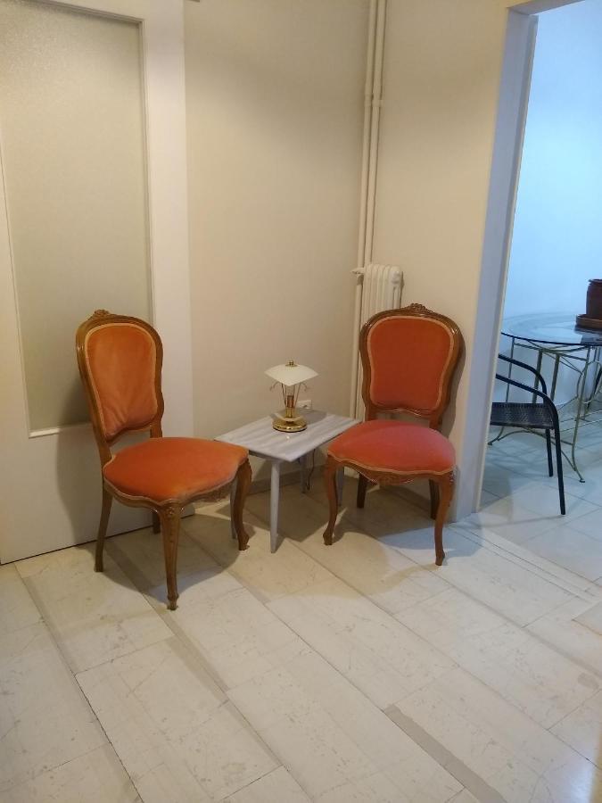 Acropolis Within 10 Minutes Walk! Classical Apartment And A Hostess At Your Side! Athens Exterior photo